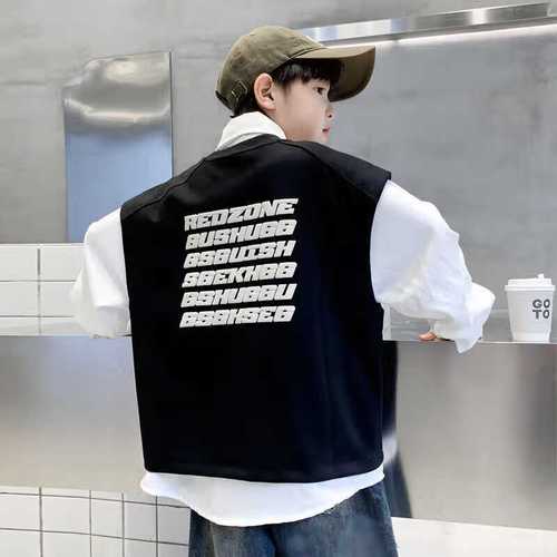 红色卫衣配什么马甲