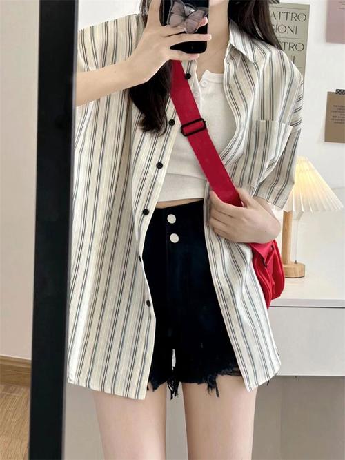 条纹长衬衫怎么搭配