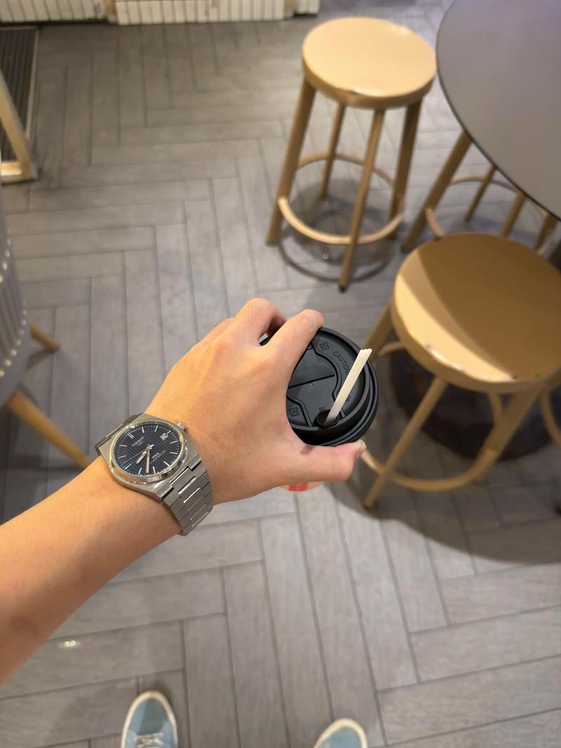 天梭和衣服怎么搭配