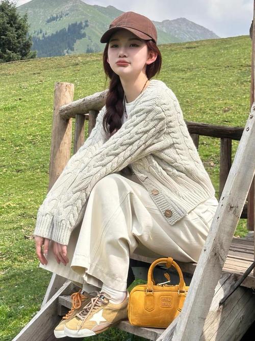 太短的毛衣怎么搭配