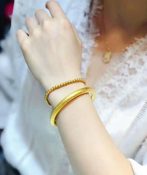 手镯怎么搭配戴才好看
