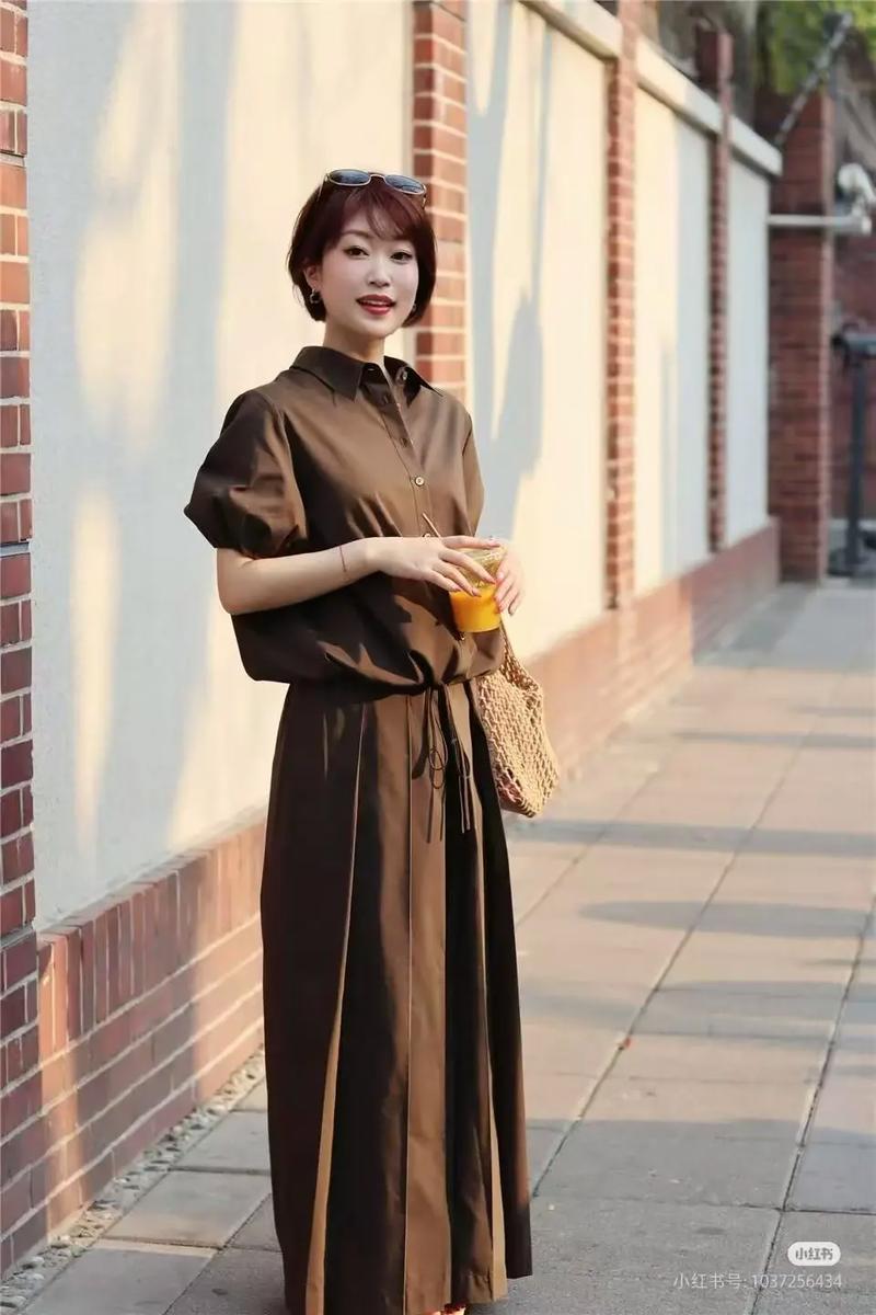 浅咖啡色衣服怎么搭配