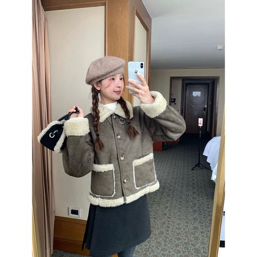 千鸟格的短裙怎么搭配