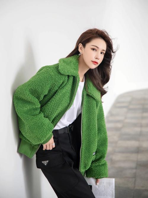 绿色尼外套怎么搭配图片