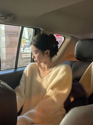 灰色毛衣配什么裙子