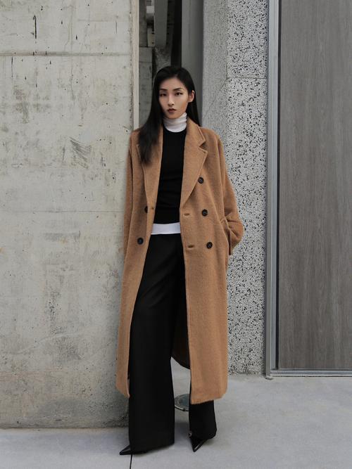 驼色大衣配什么鞋子