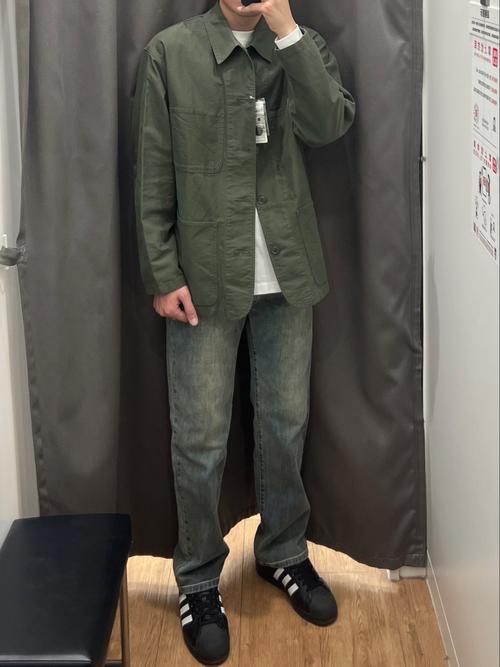 军绿工装外套怎么搭配