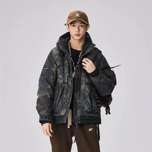 迷彩羽绒服怎么搭配