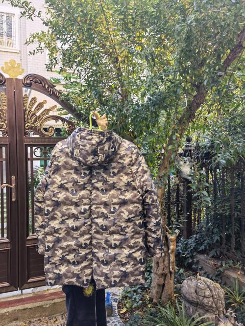 迷彩羽绒服怎么搭配