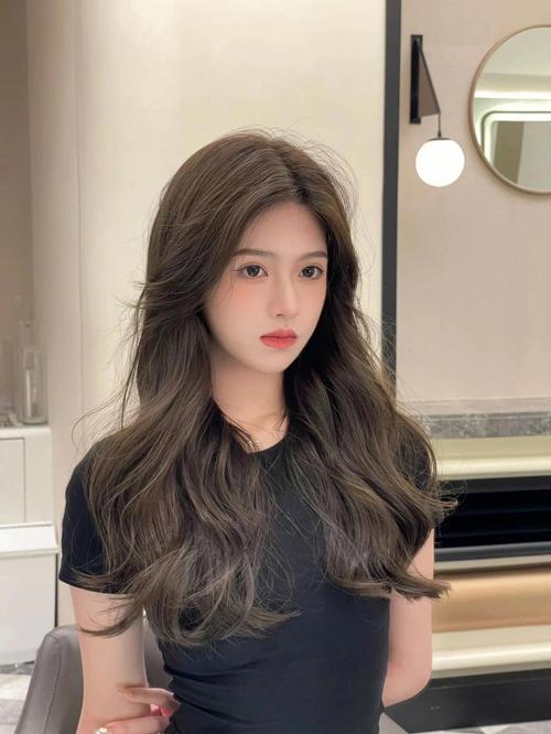 什么颜色显得皮肤白