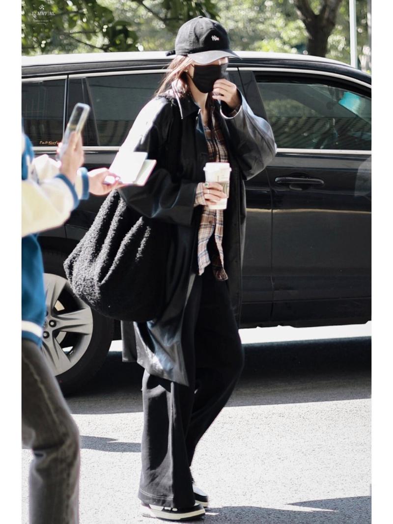 皮衣配什么帽子好看