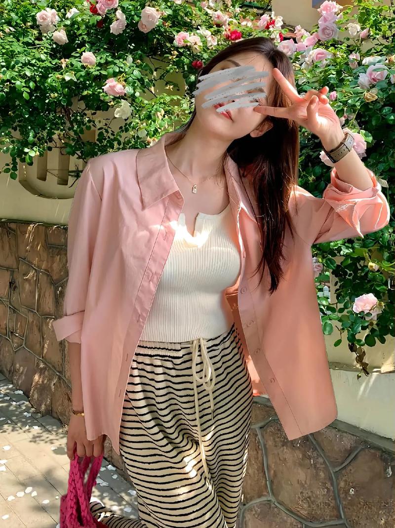 粉色前短后长一直到屁股怎么搭配