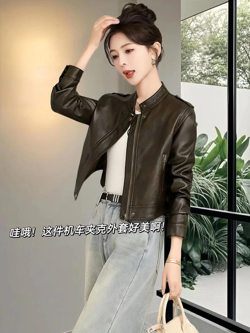 女款机车夹克怎么搭配