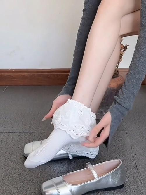 夏天短筒袜怎么搭配