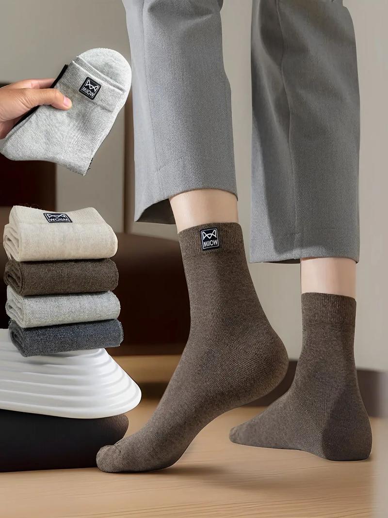 男生中筒袜怎么搭配