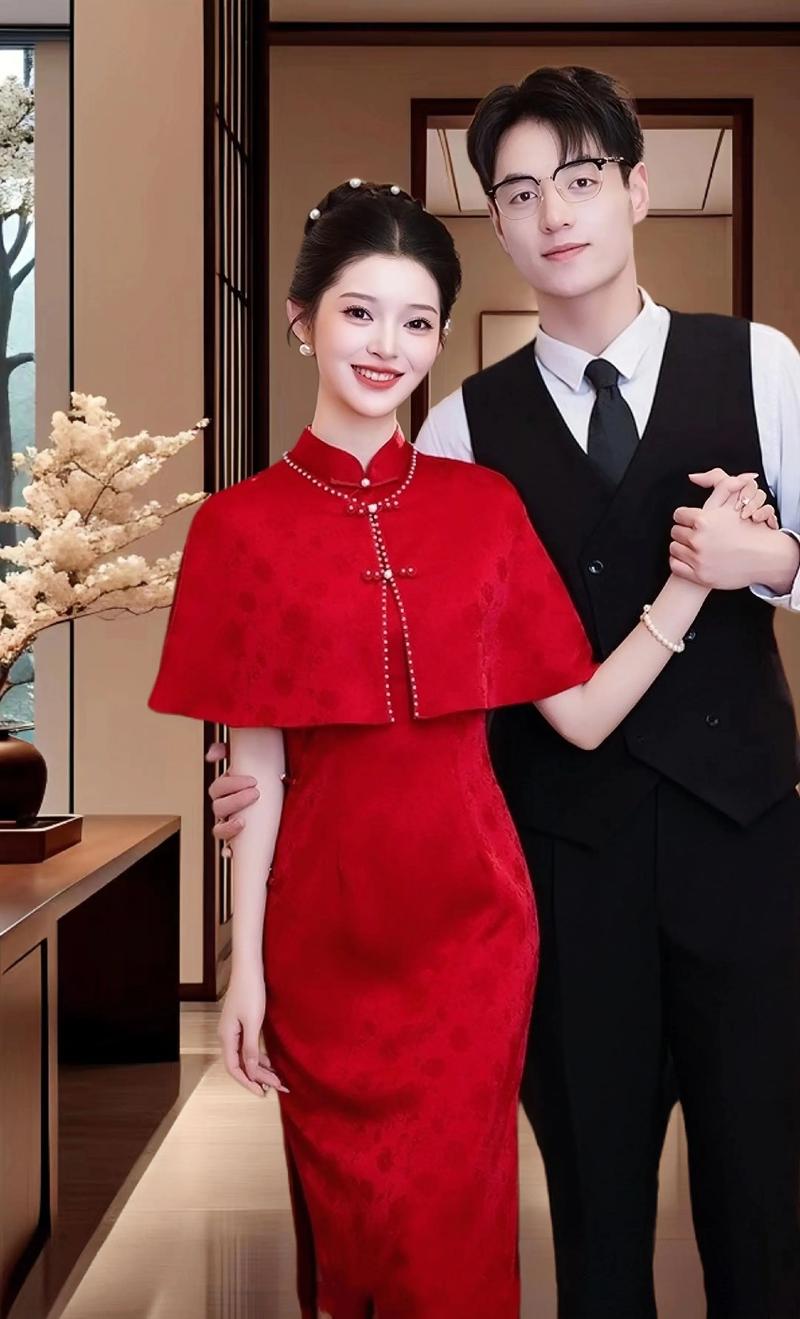 红色的披肩里面怎么搭配