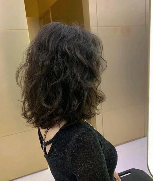 头发少适合烫什么发型