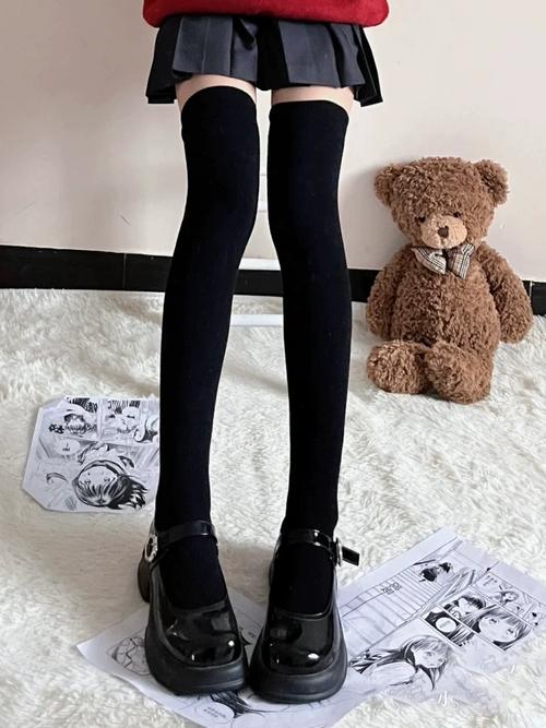 黑色过膝袜 怎么搭配