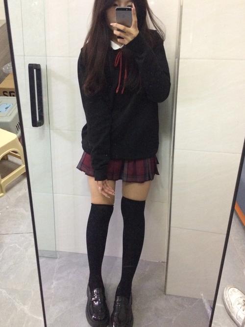 黑色过膝袜 怎么搭配