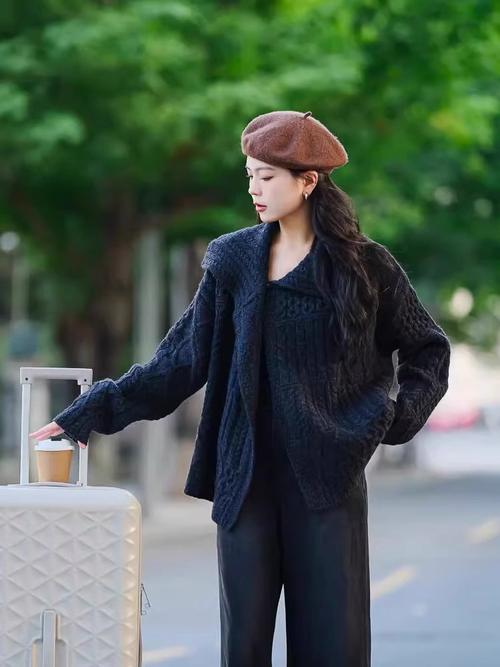 灰麻色外套怎么搭配