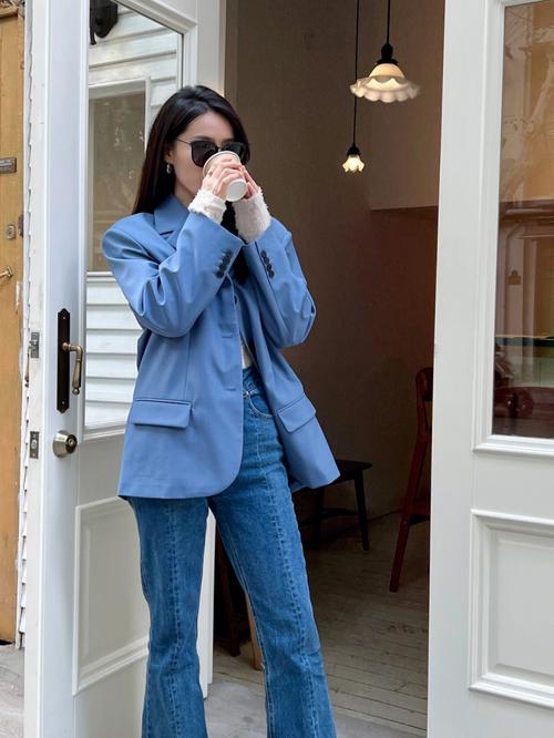 长款蓝色小西装怎么搭配图