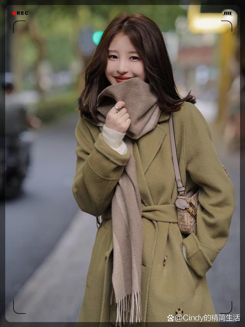 呢子大衣怎么搭配围巾