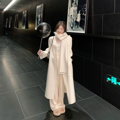 呢子大衣怎么搭配围巾