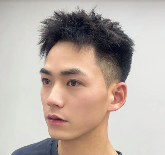 菱形脸男适合什么发型