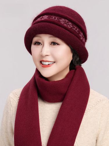酒红色针织帽怎么搭配