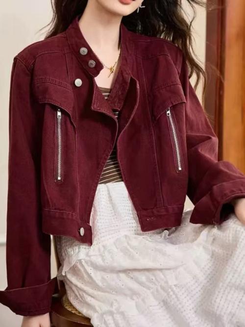 大红色短外套怎么搭配