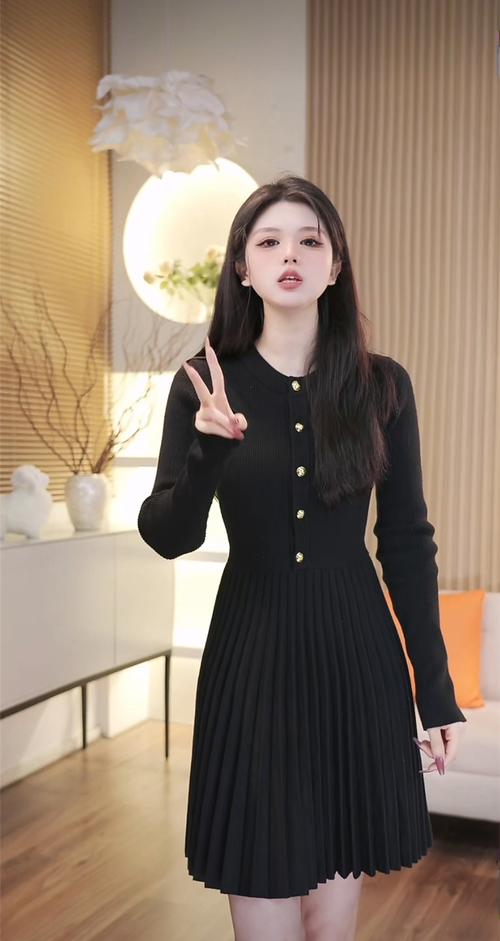 黑色短裙冬天怎么搭配穿