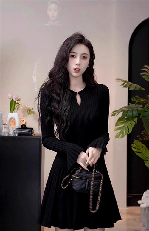 黑色短裙冬天怎么搭配穿