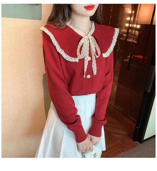 红色荷叶边蕾丝上衣怎么搭配