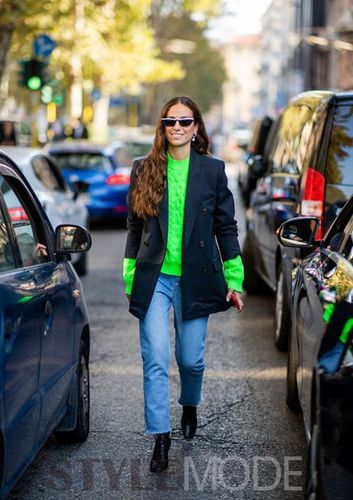 荧光色外套怎么搭配