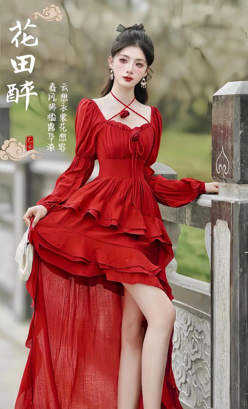 大红流苏长裙怎么搭配