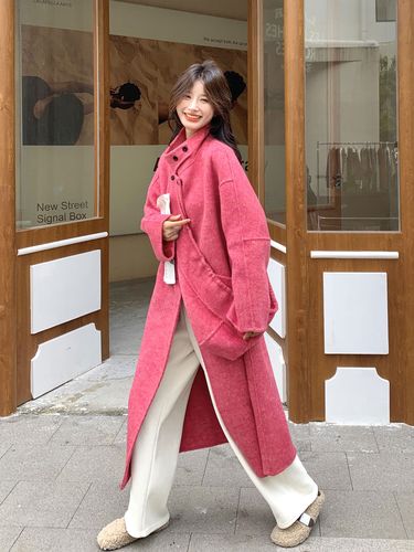 粉色双面绒大衣里面怎么搭配