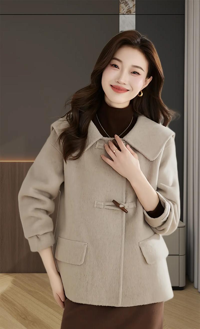 粉色双面绒大衣里面怎么搭配