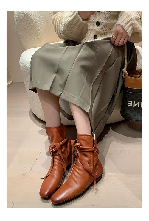 裸色短靴怎么搭配