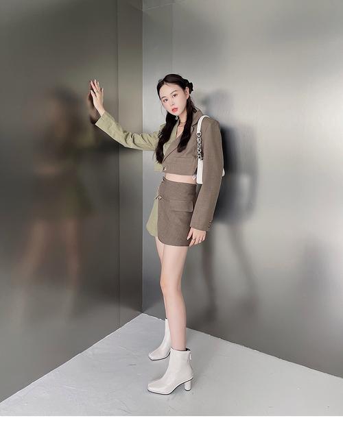 裸色短靴怎么搭配