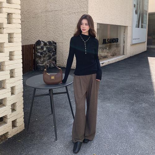 黑色短款毛衣怎么搭配图片