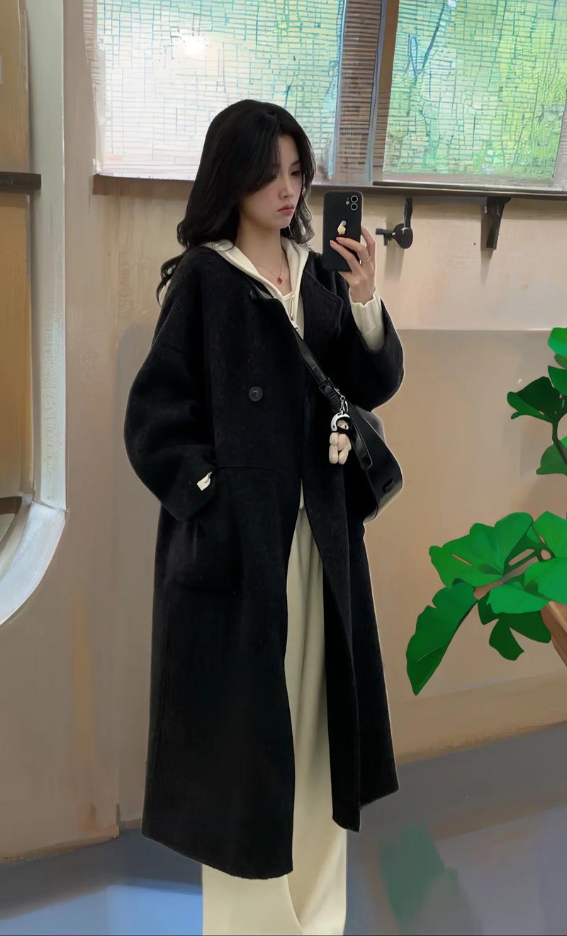 黑色大衣内搭什么好看