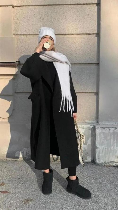 黑色大衣内搭什么好看