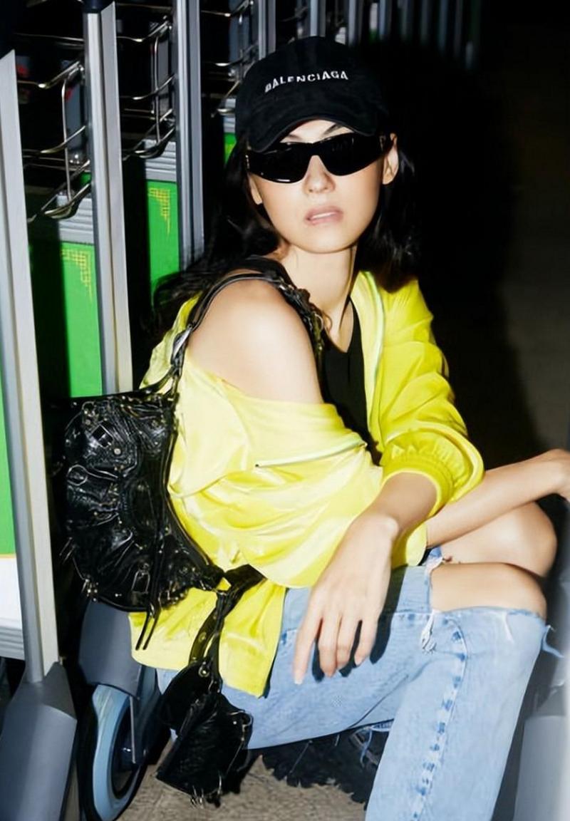 荧光黄的大衣怎么搭配