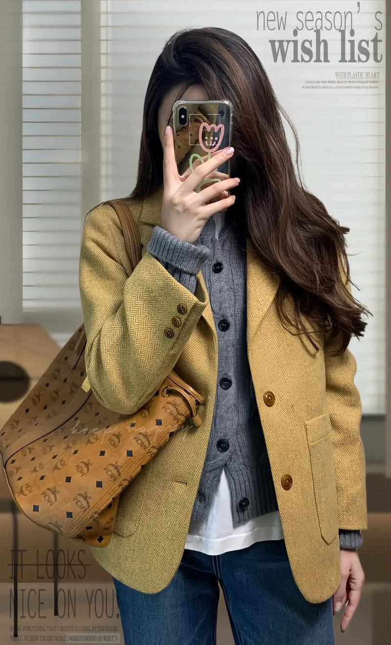 土黄色小西装怎么搭配图片