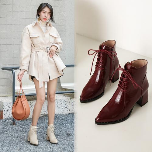 冬天怎么搭配裸色的鞋子