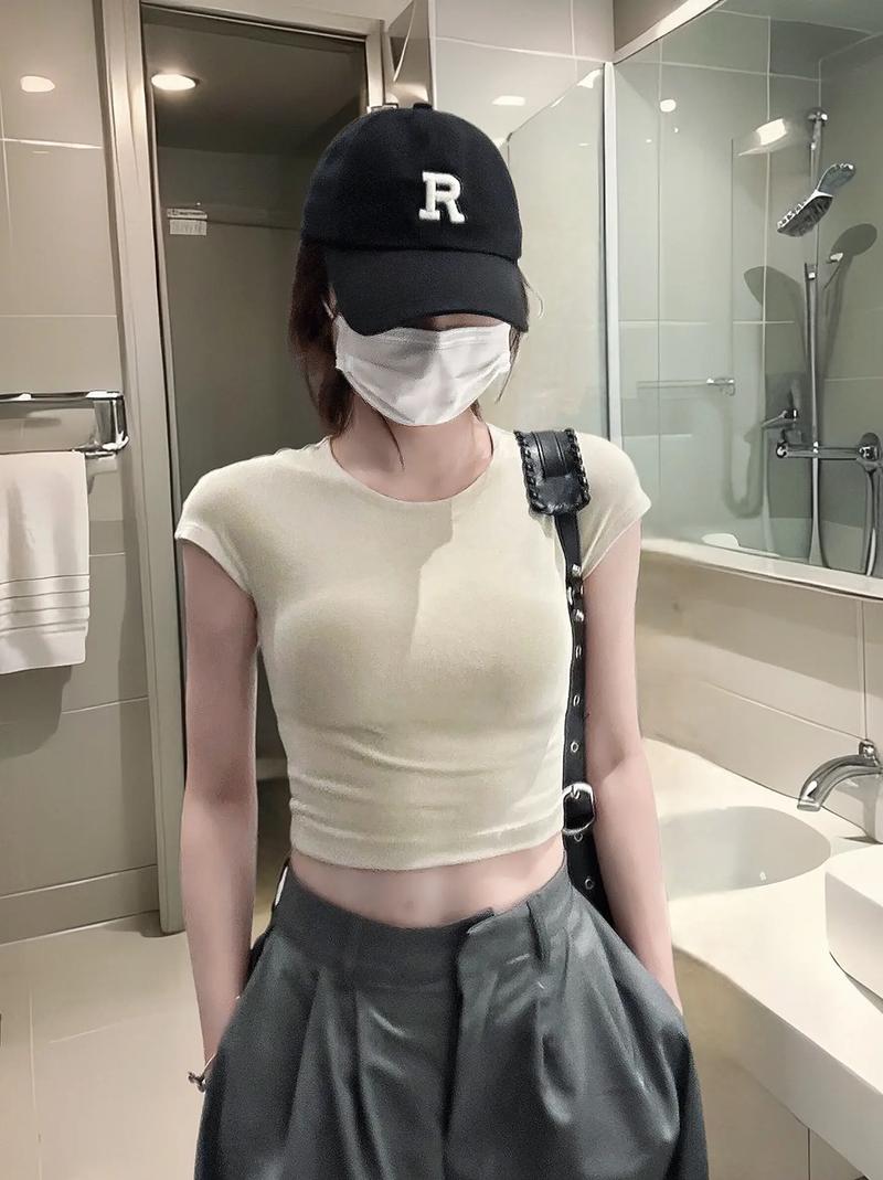 女生上半身很短怎么搭配