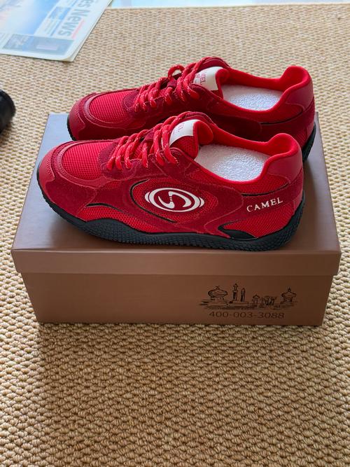 男生红色的鞋子怎么搭配