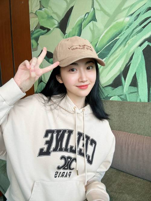 棒球帽怎么搭配衣服