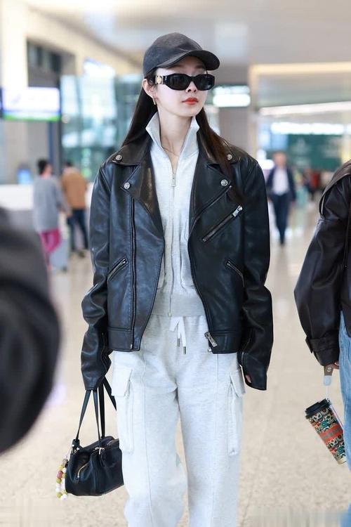 棒球帽怎么搭配衣服