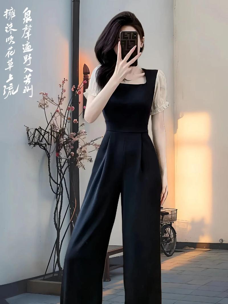 黑色连体裤怎么搭配外套
